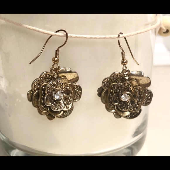 gold plated rose earrings faux diamond - Picture 2 of 4